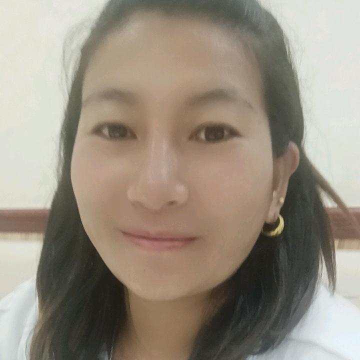 江边普米姑娘。