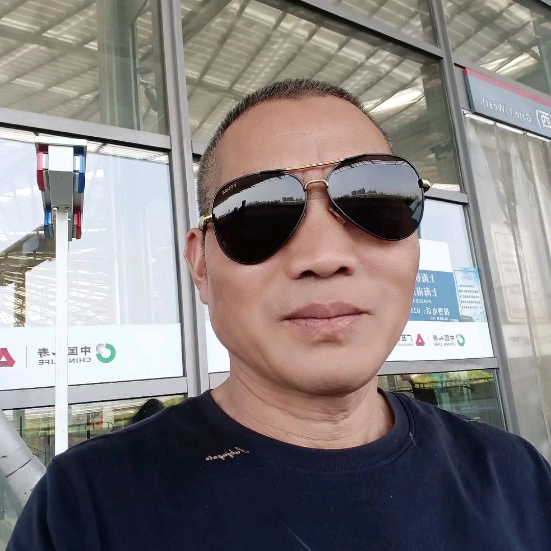 自由男神李歌