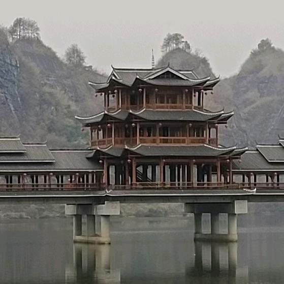 进入橱窗