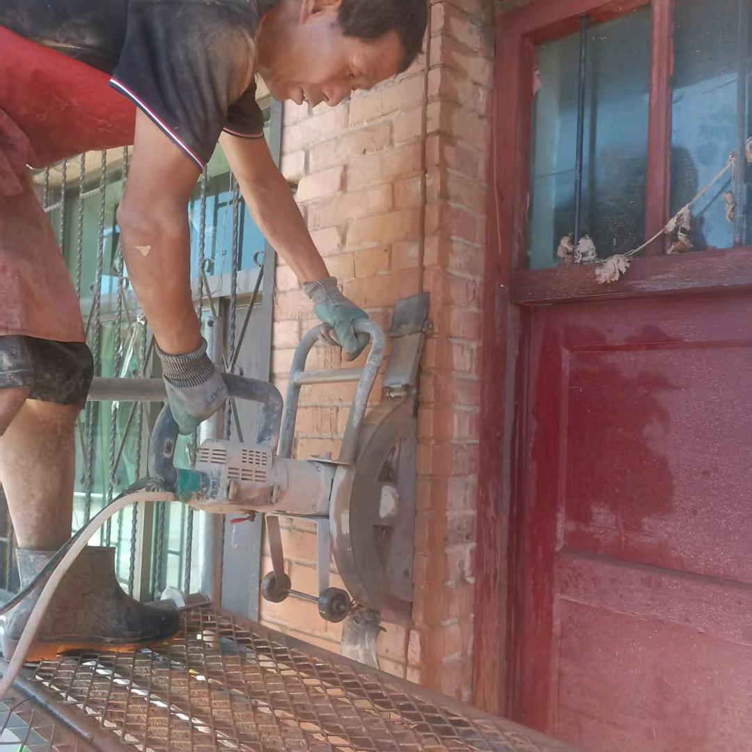 砸墙拆除开门洞于接小工程黄陵县城