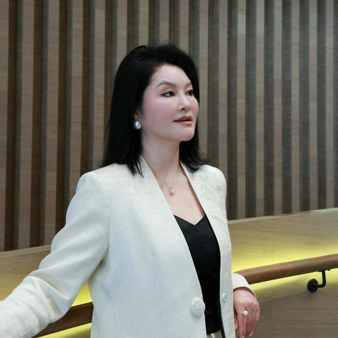 成都秀莎女装聪聪