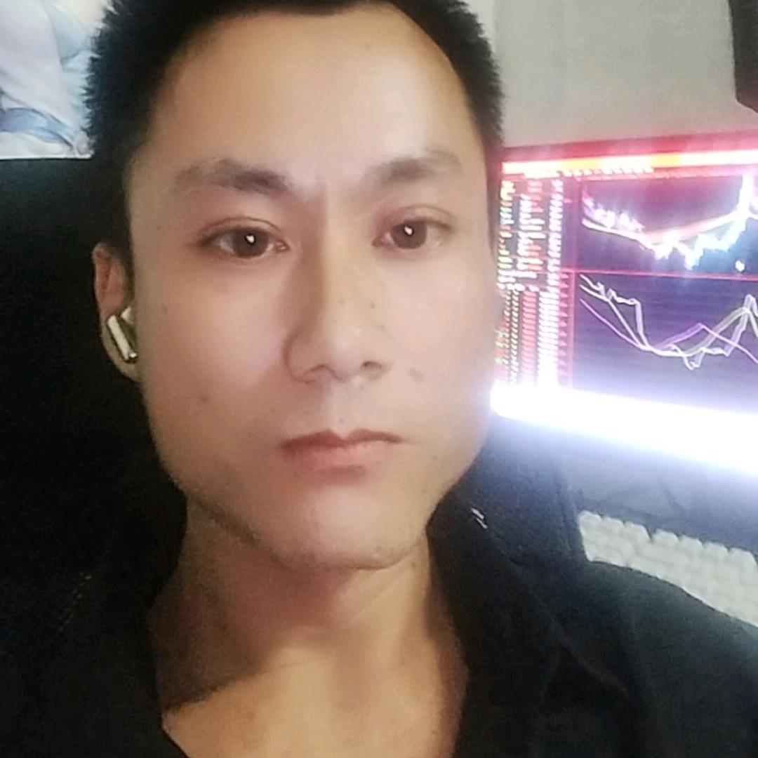 交易前锋官左左