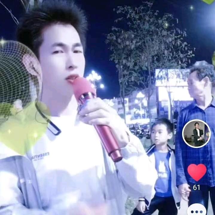 林哥，唱歌早七点开播