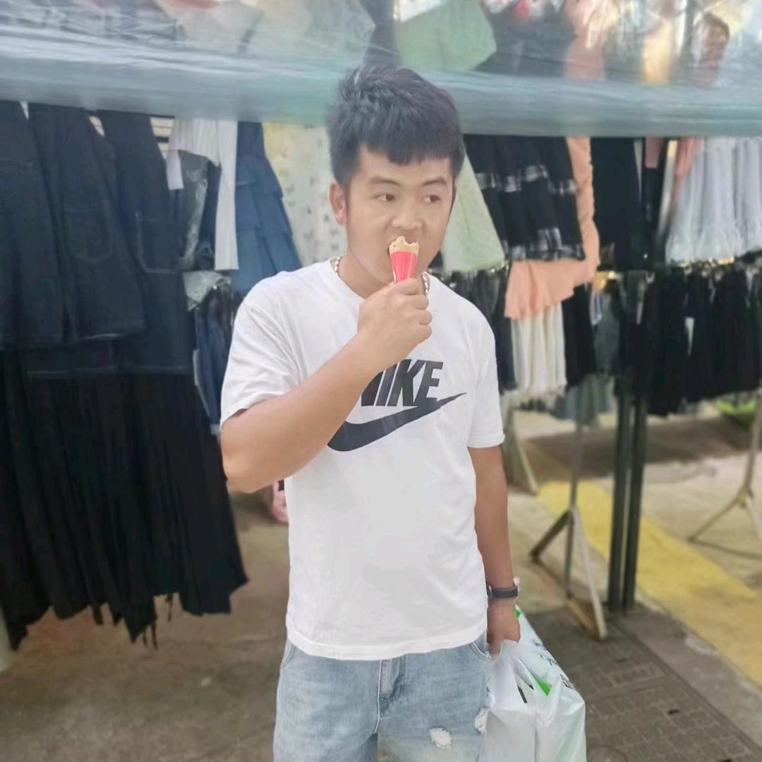 爱♛笑的♥男孩