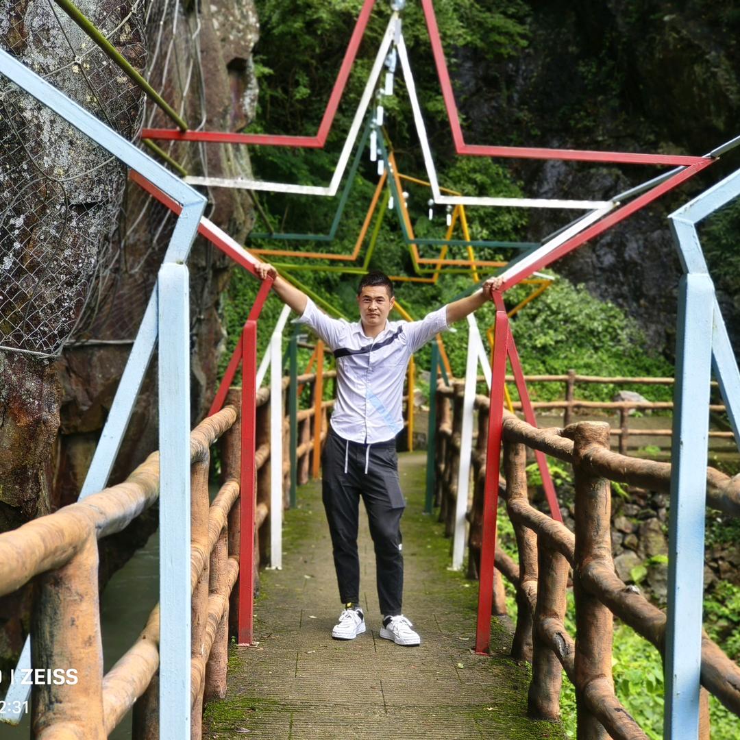 不好好读书的90后在种西瓜