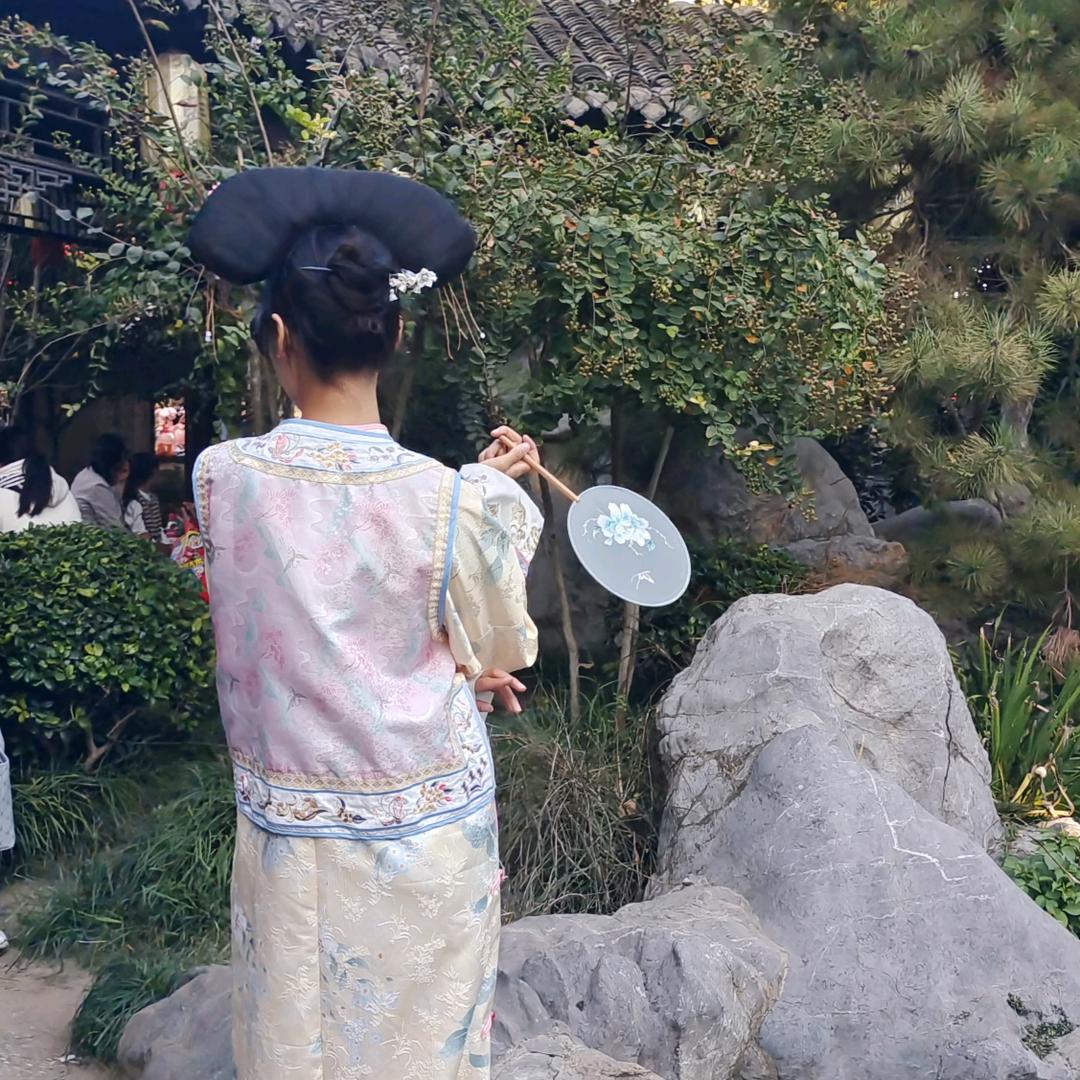 依秀