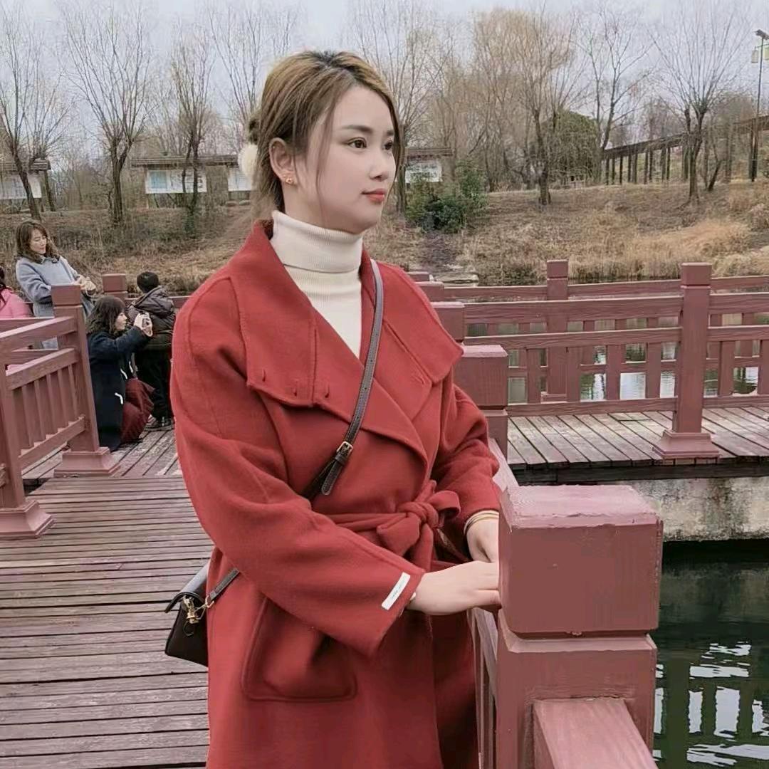 青青.