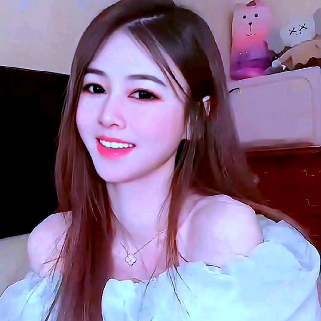 吃货小胖妞