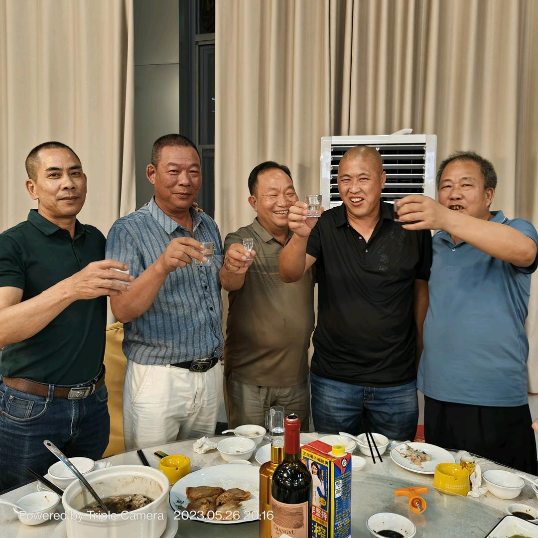 梁之傲/俊不骄