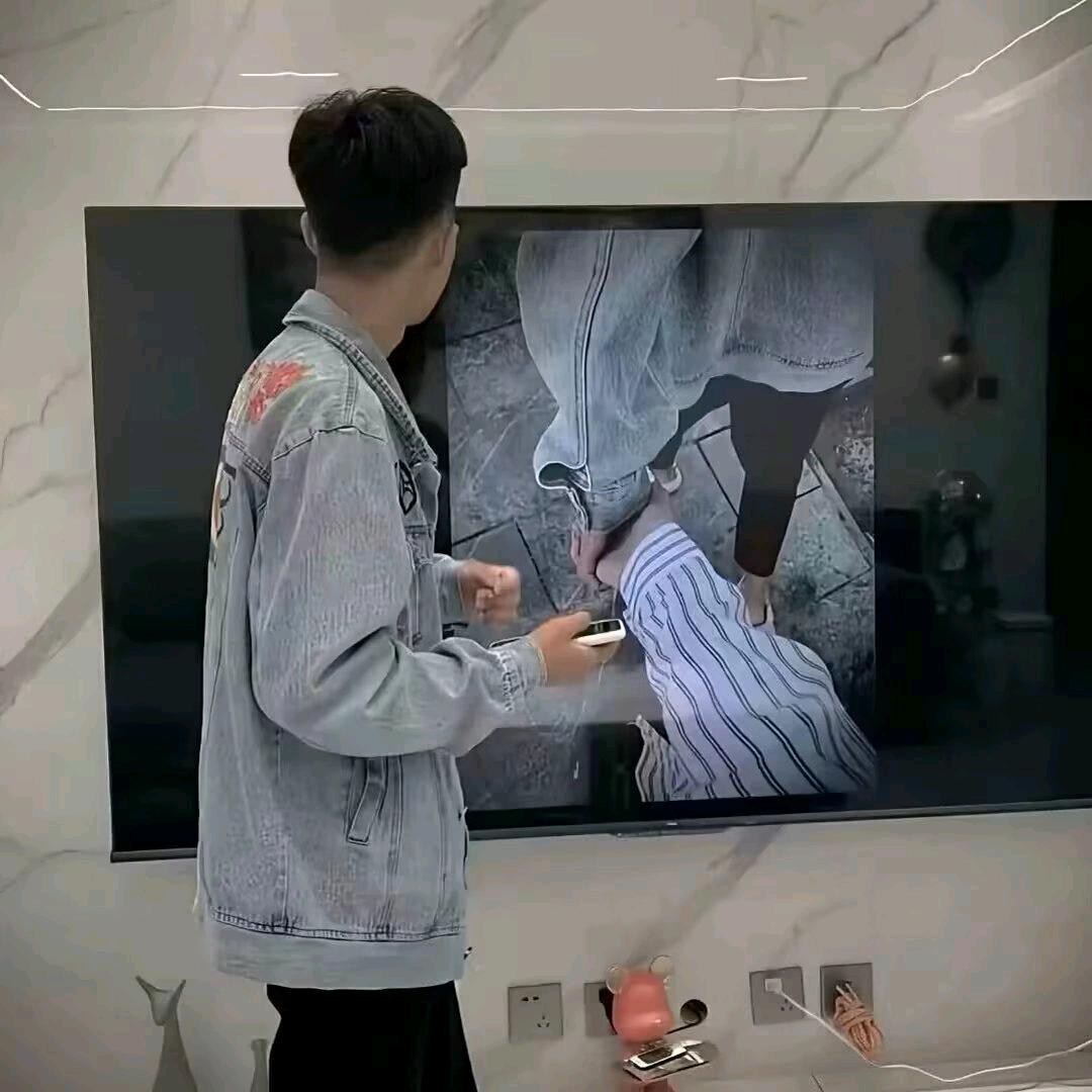 月的亿光万年