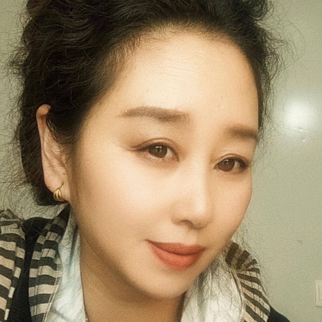 彩虹色的天空。