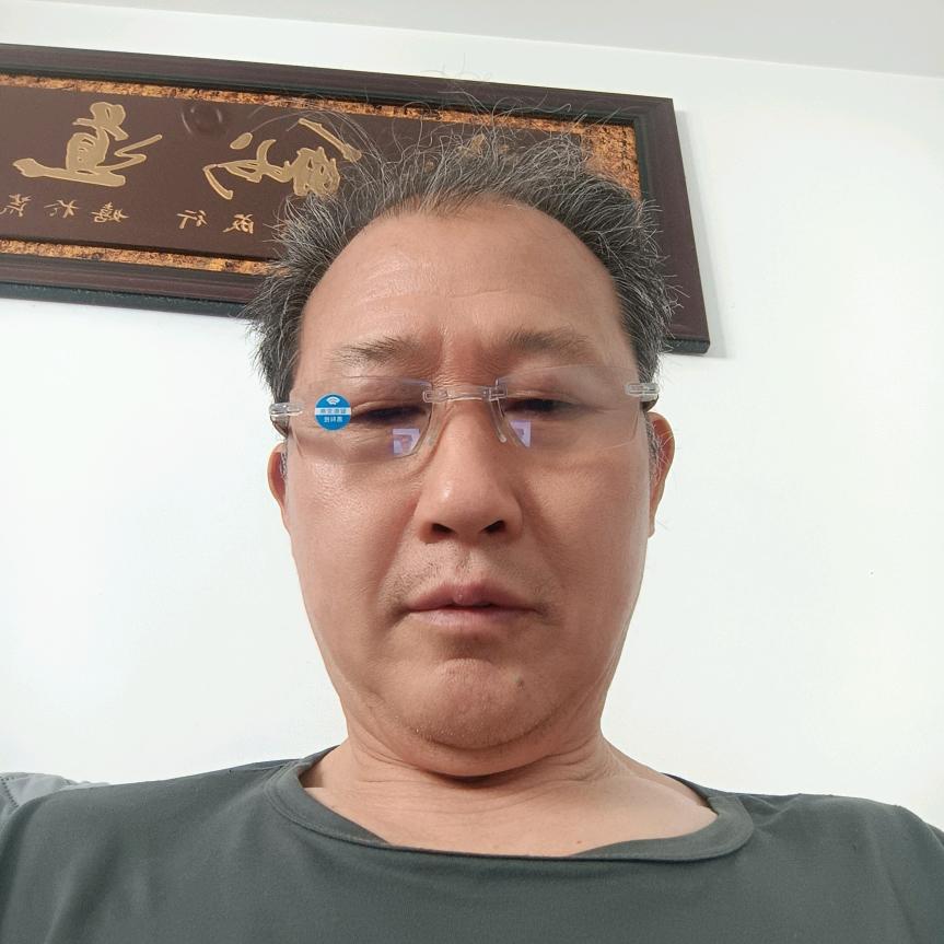 黄越明