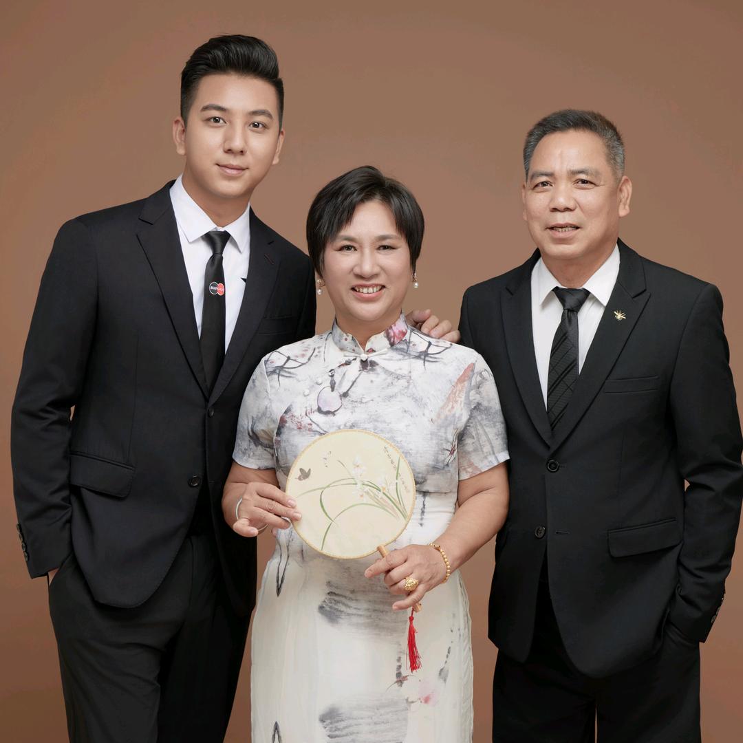 龙凤吉祥(黑总妈咪)