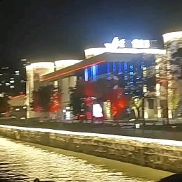 你问我酒量怎么样，我指着大海的方向