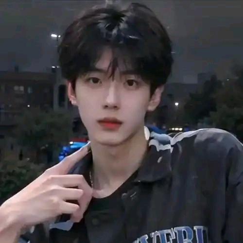 压抑的男大在公交车上被十八个女大疯狂让座