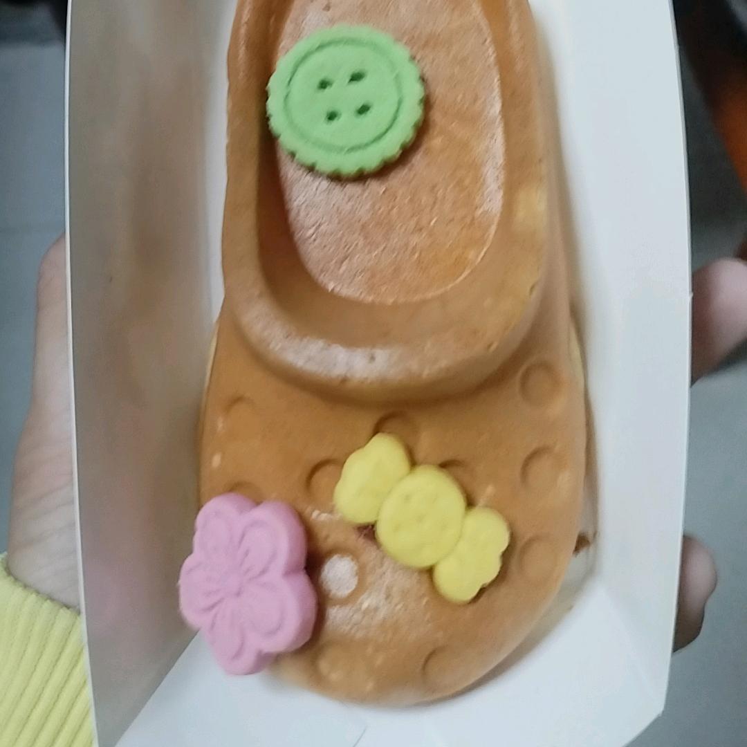 洞洞鞋面包