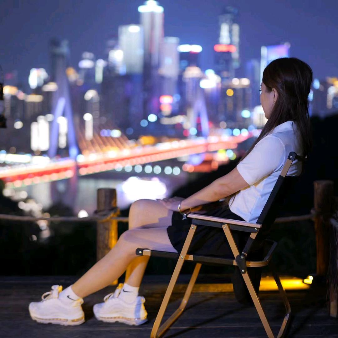 单身妈妈。