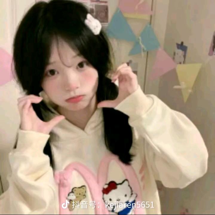磄