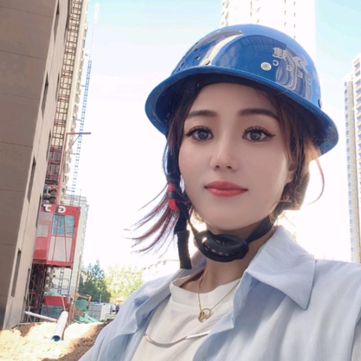 工地高空装吊蓝小丽