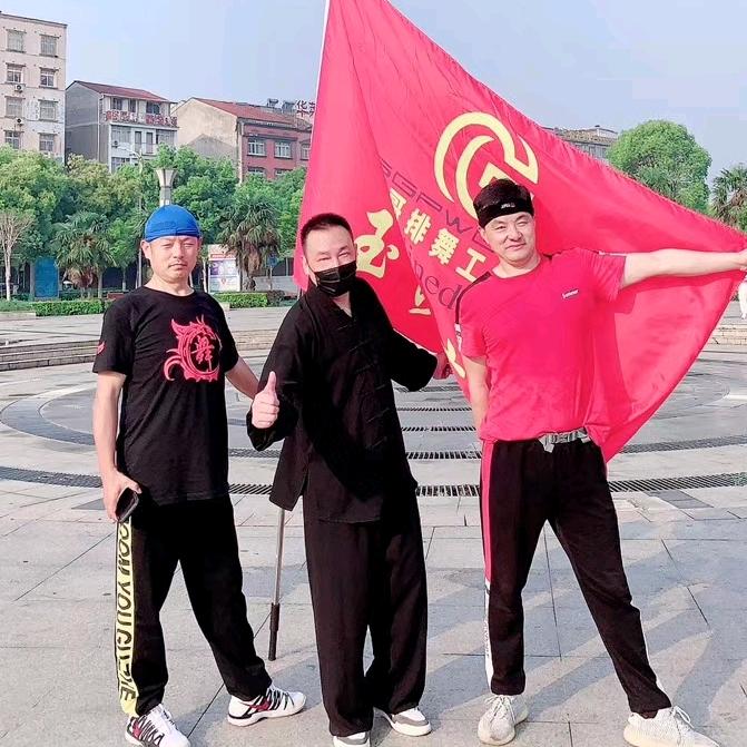 《辉歌》