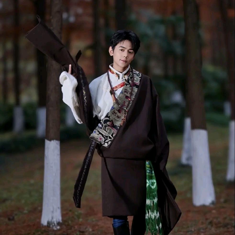 美女也会ᵉᵐᵒ