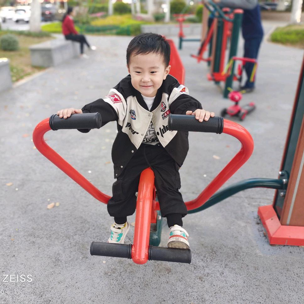 👨👩👦👦琴丝袅袅🌞🌻