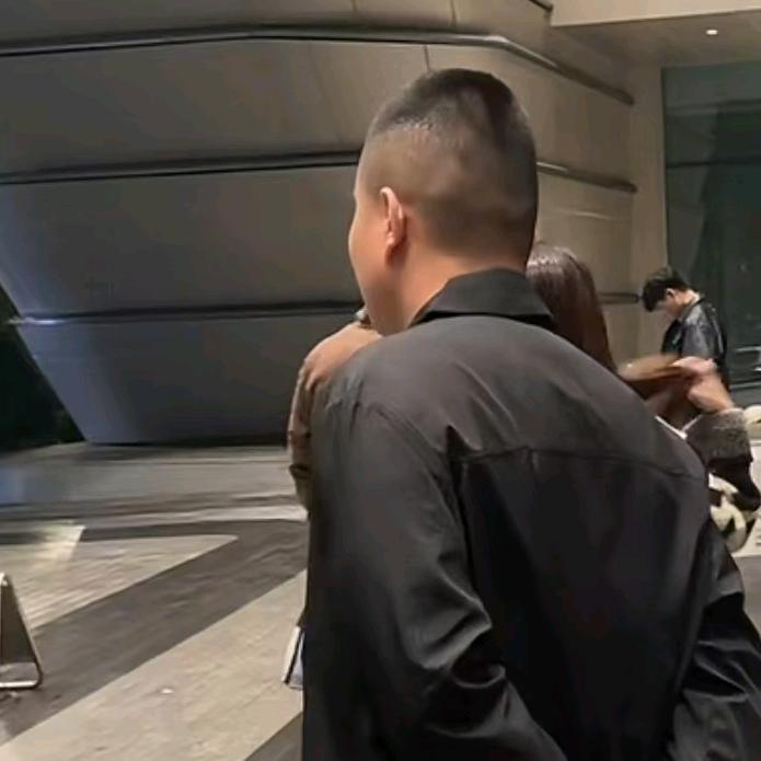 锐？