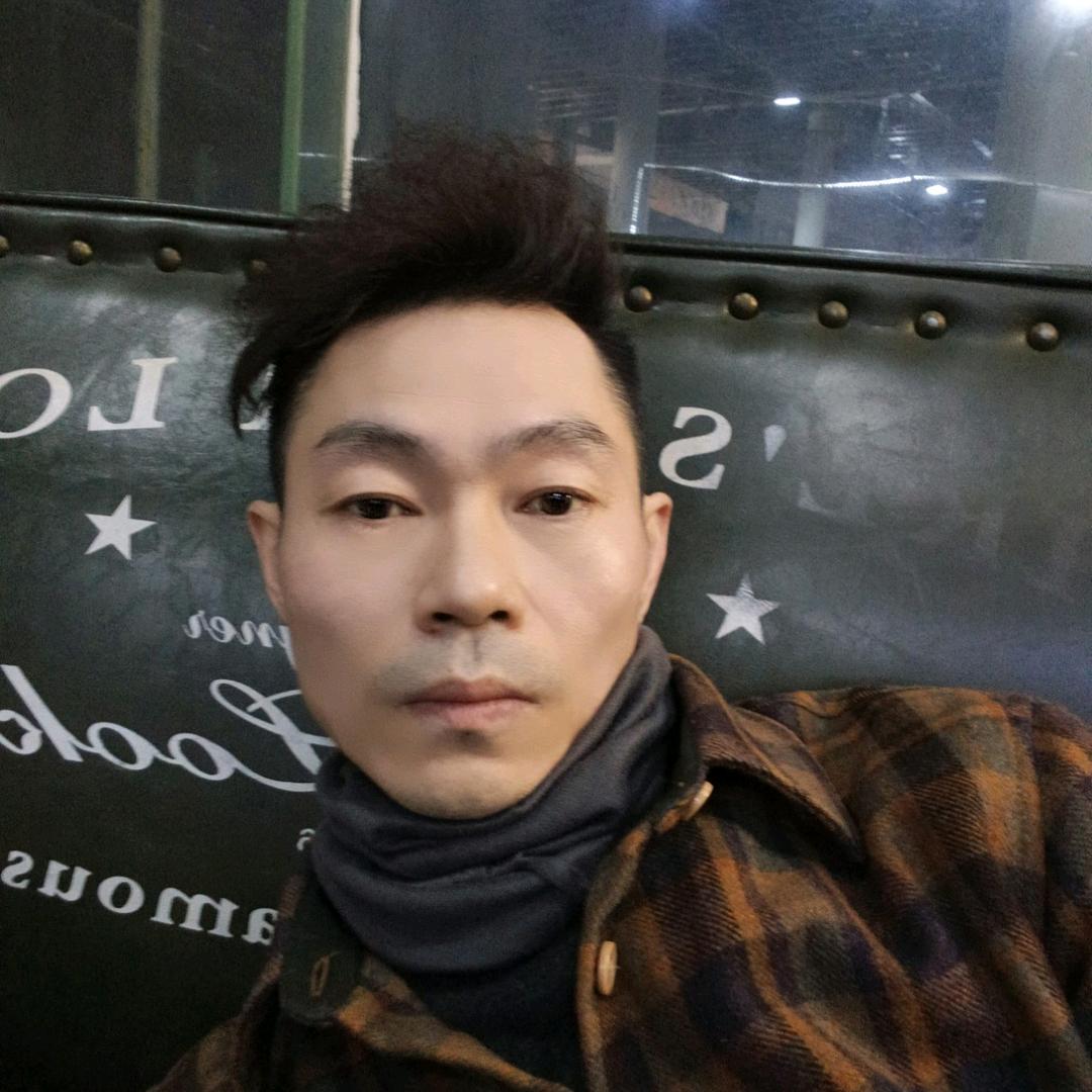 装嫩时尚小哥