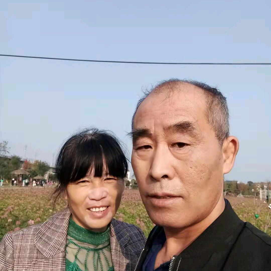 农村老头爱唱歌