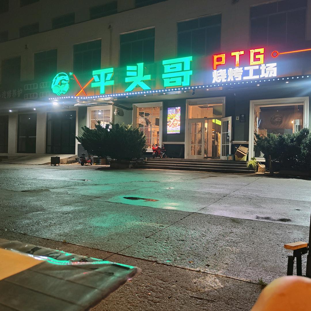 爱唱歌的串店老板