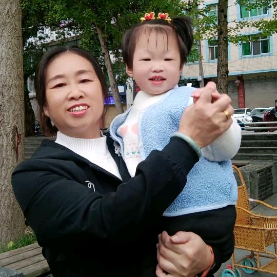 圆圆与奶奶