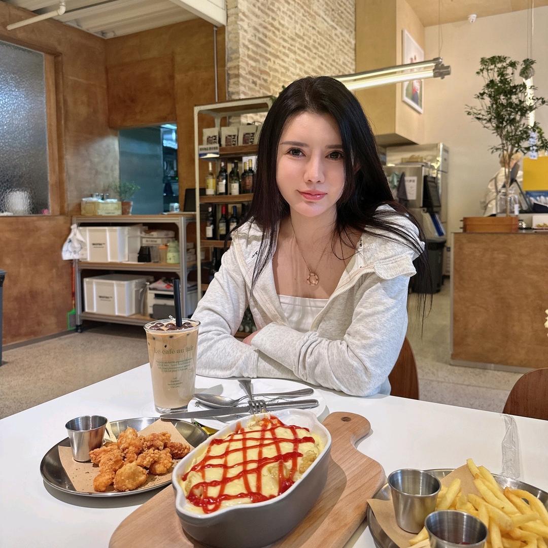 娃娃爱美食