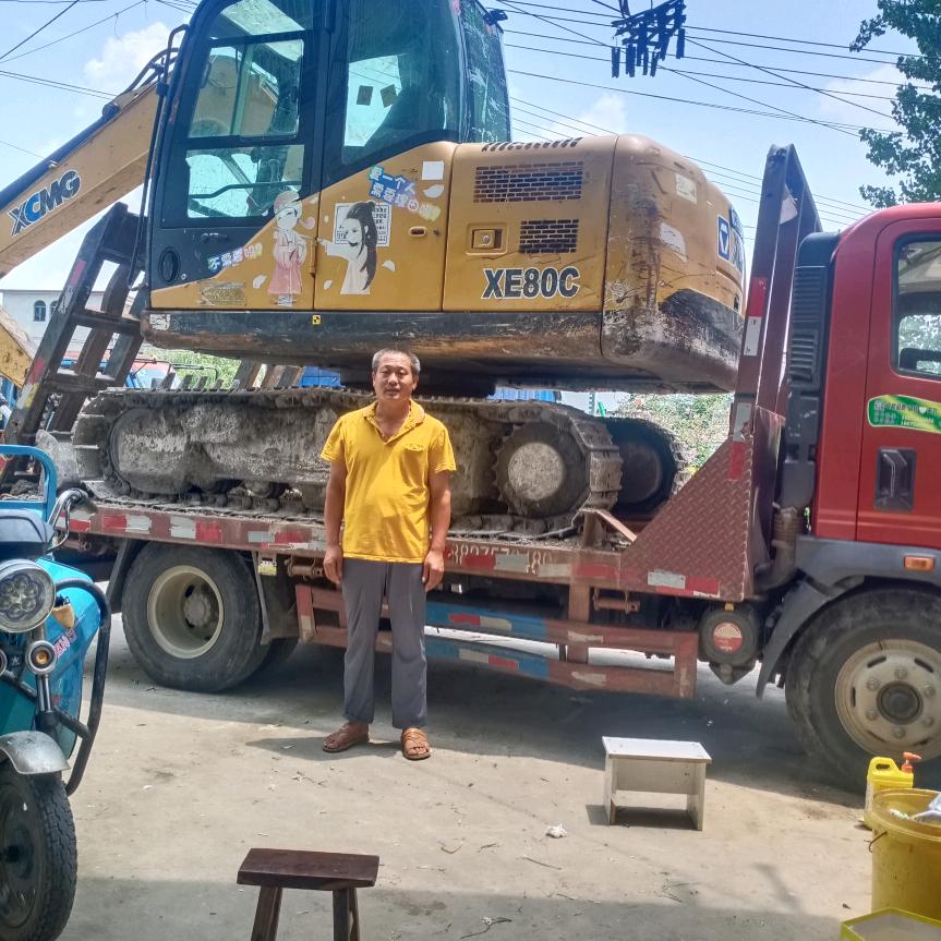 …刘超…挖土机，鸿慧工程有限公司
