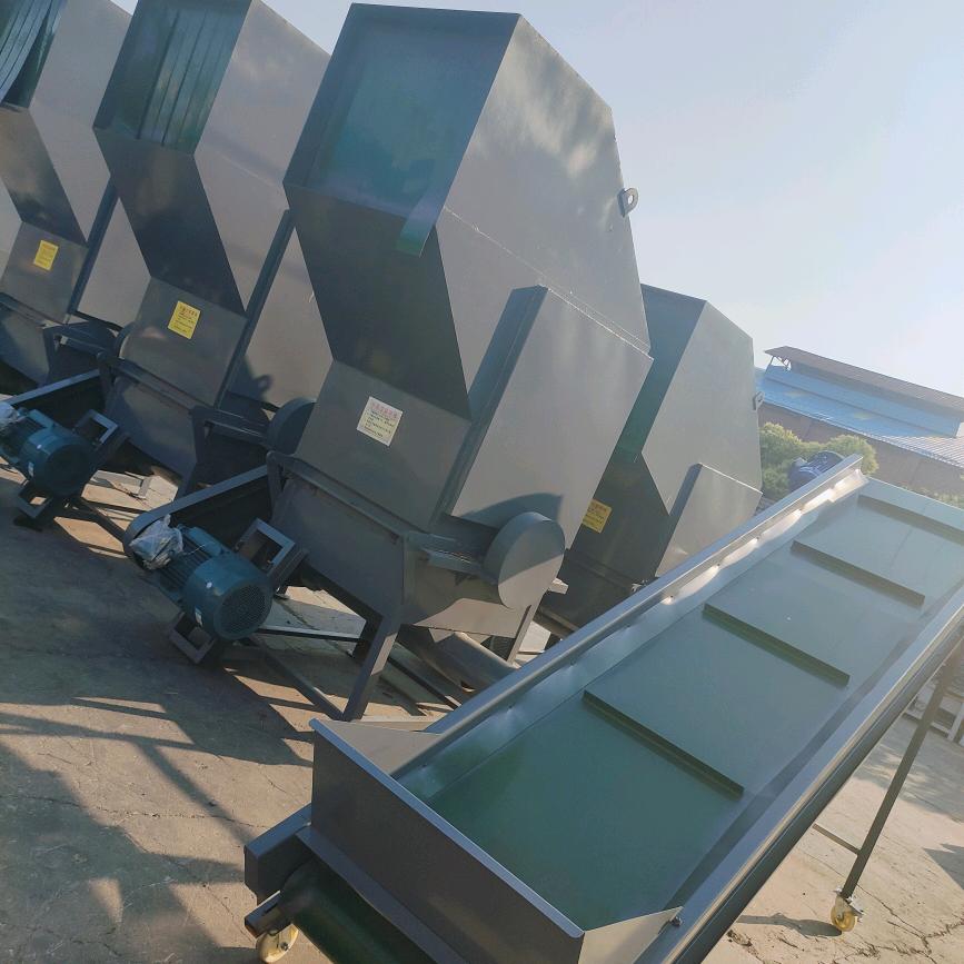 塑料粉碎机小崔