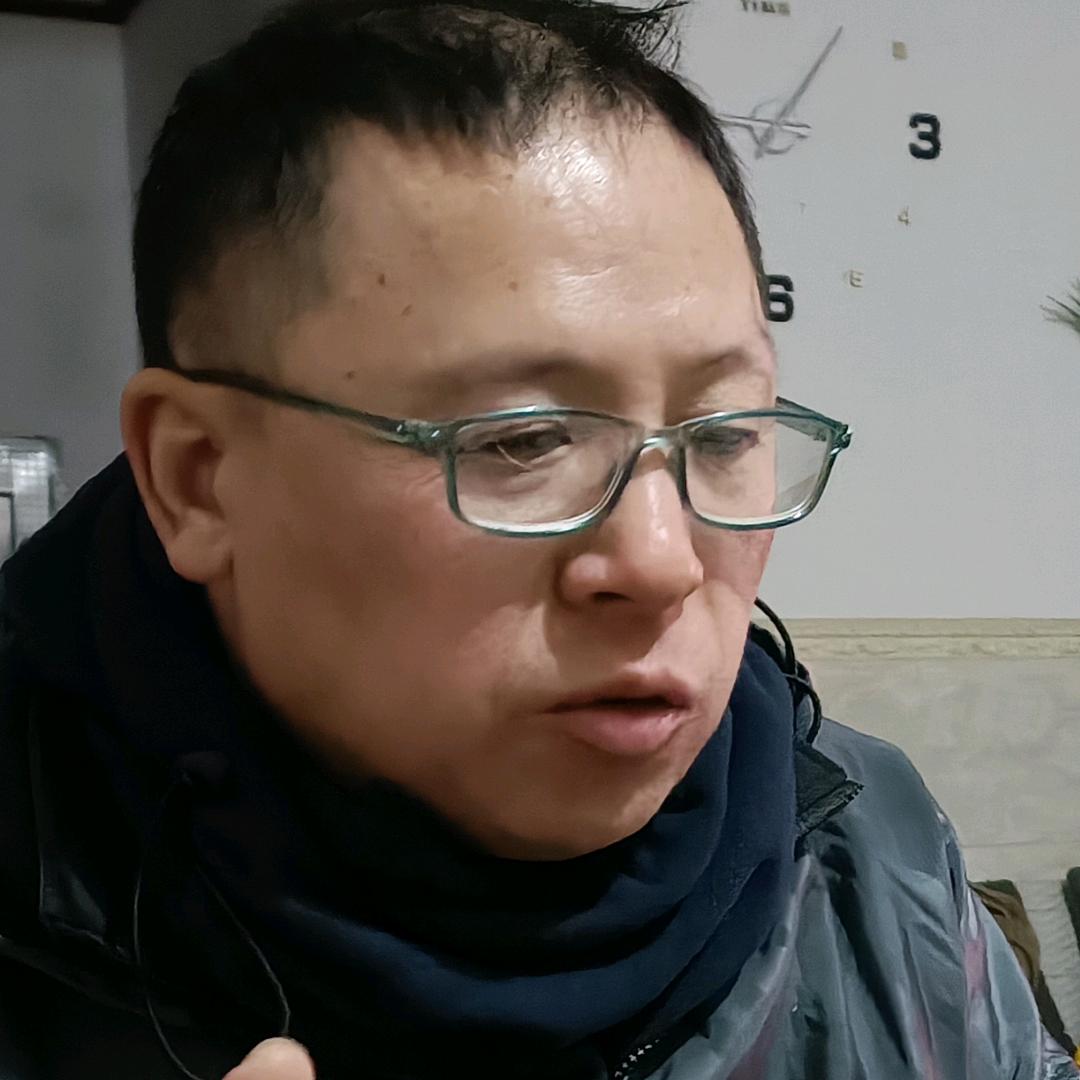 李子炖萝卜头像