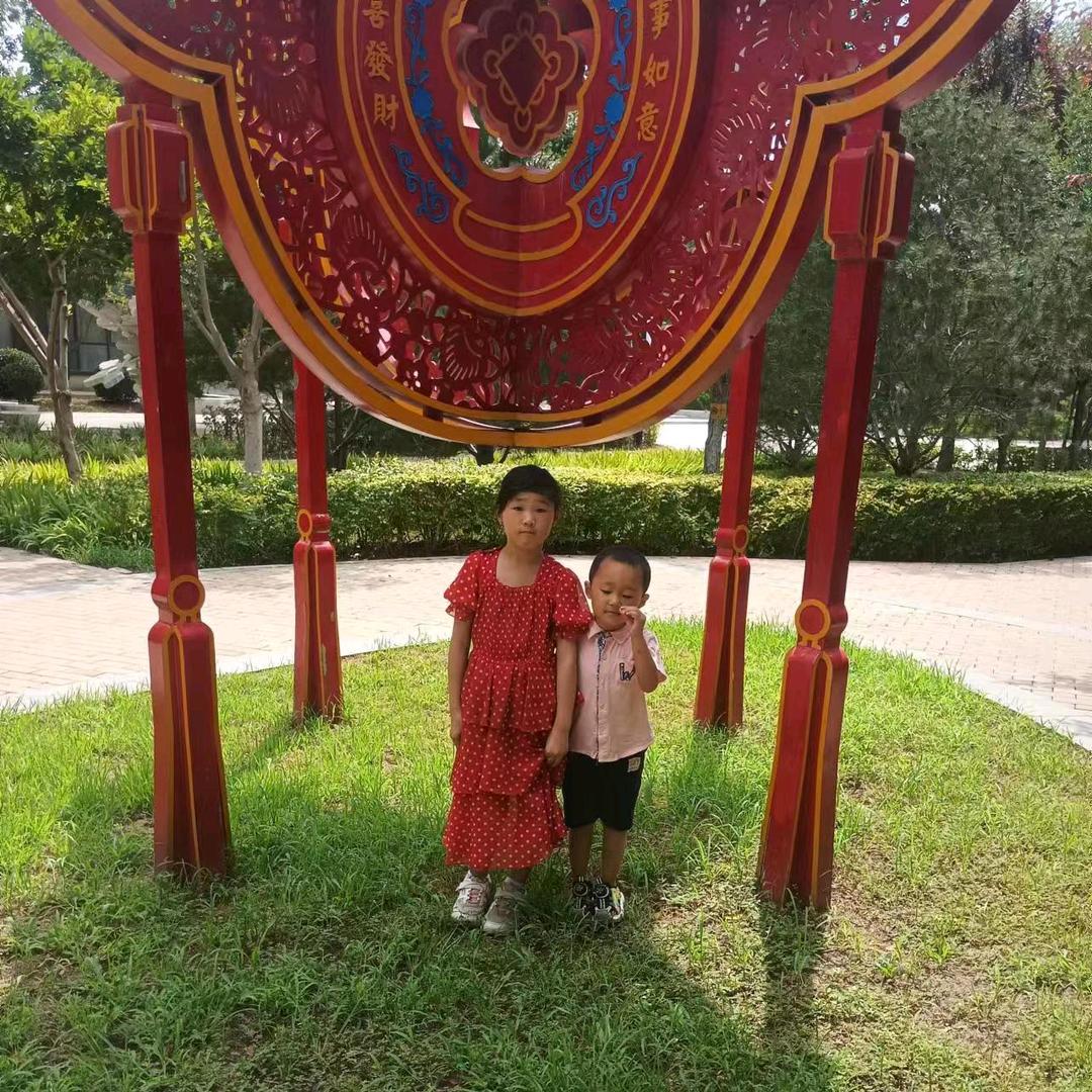 岳姗姗，岳豪威