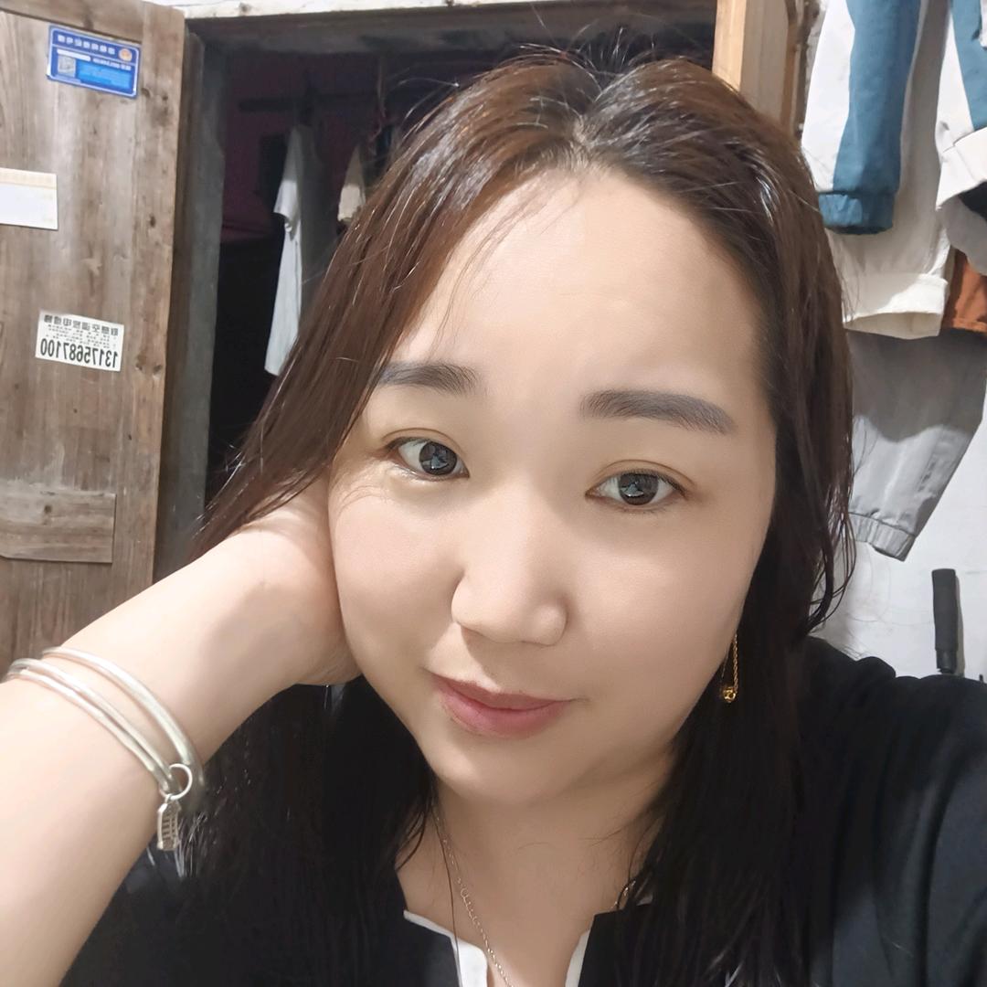 红梅千雪