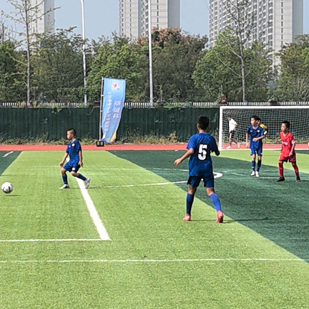 小高足球中后卫