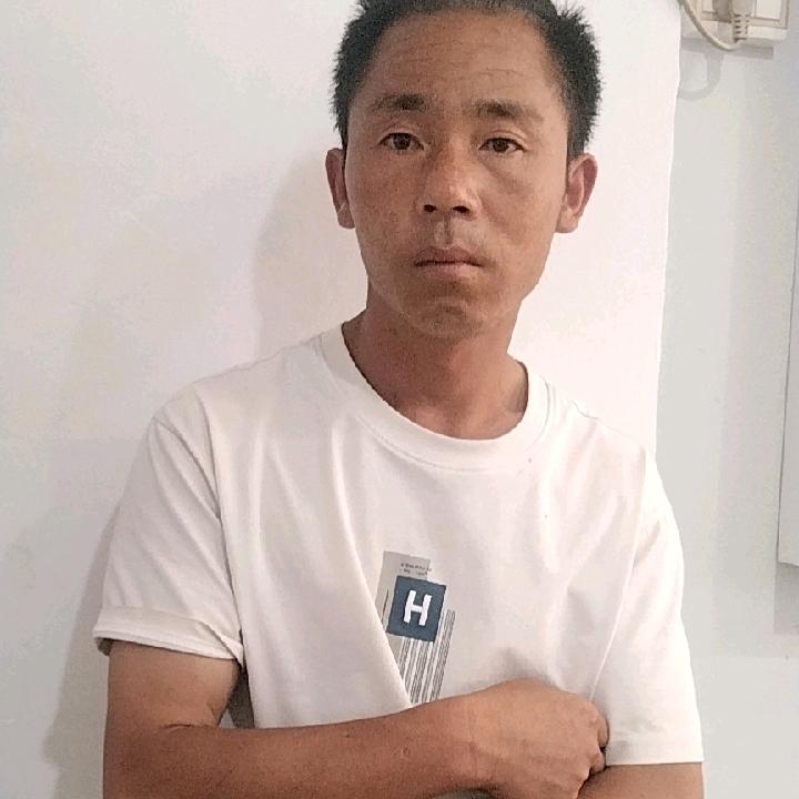 海来阿龙，作曲的有一首叫做赫章，长得特别