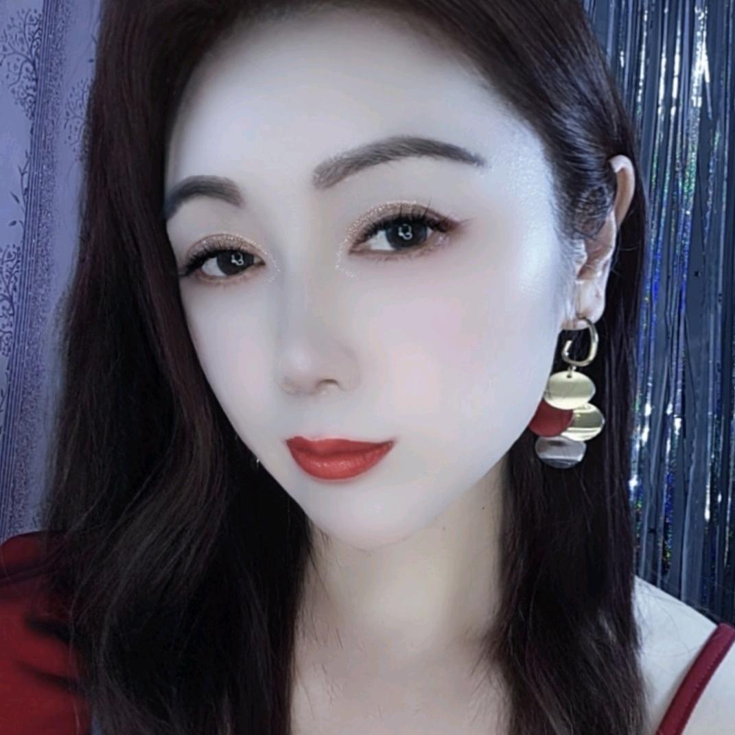 伊 诺