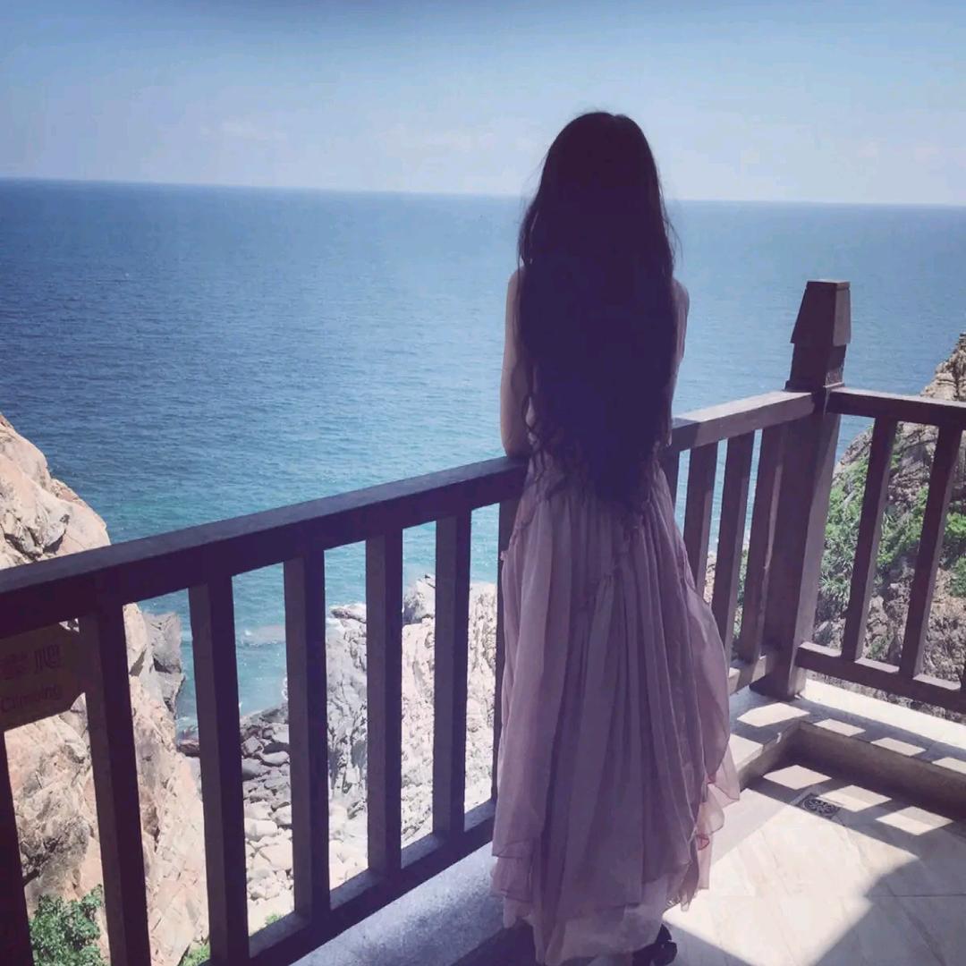 - ツ浅然淡笑 ༊