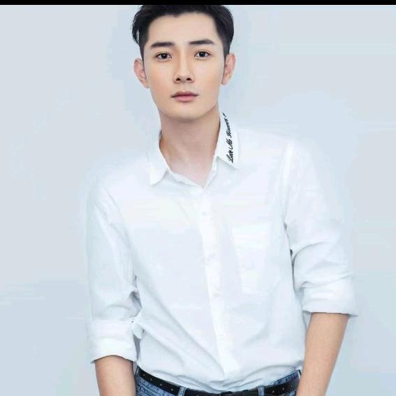 没底保的老头。