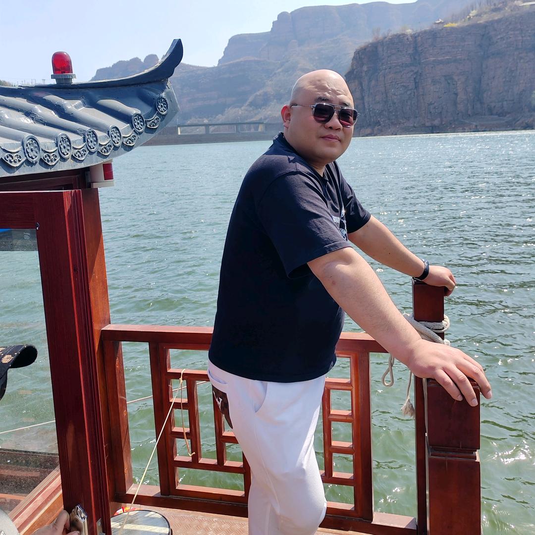 微风吹到了夜湖畔$