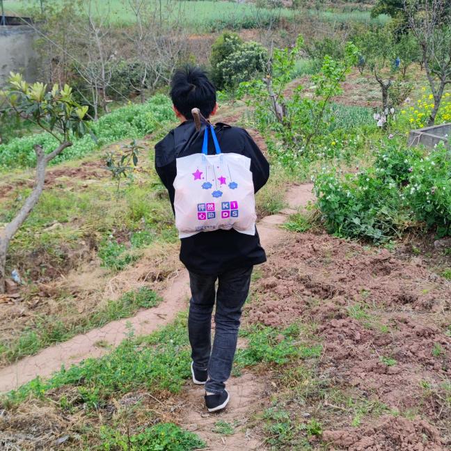 乡村赶路人