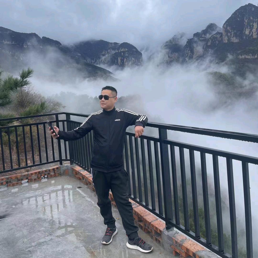 云边有个小卖部