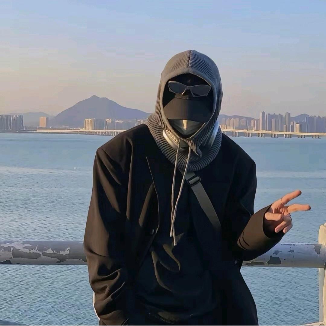 吃糖的红色面包