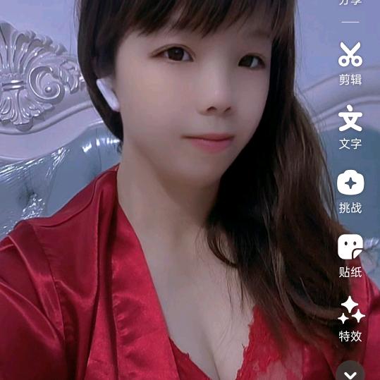 (ง •̀_•́)ง❤ 小花♥(｡￫v￩