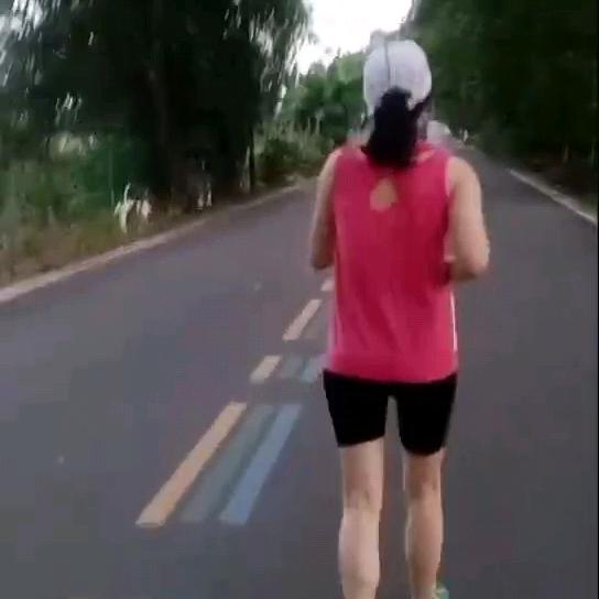 凤姐爱慢跑