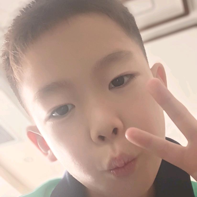 英勇帅气的李宇晨。
