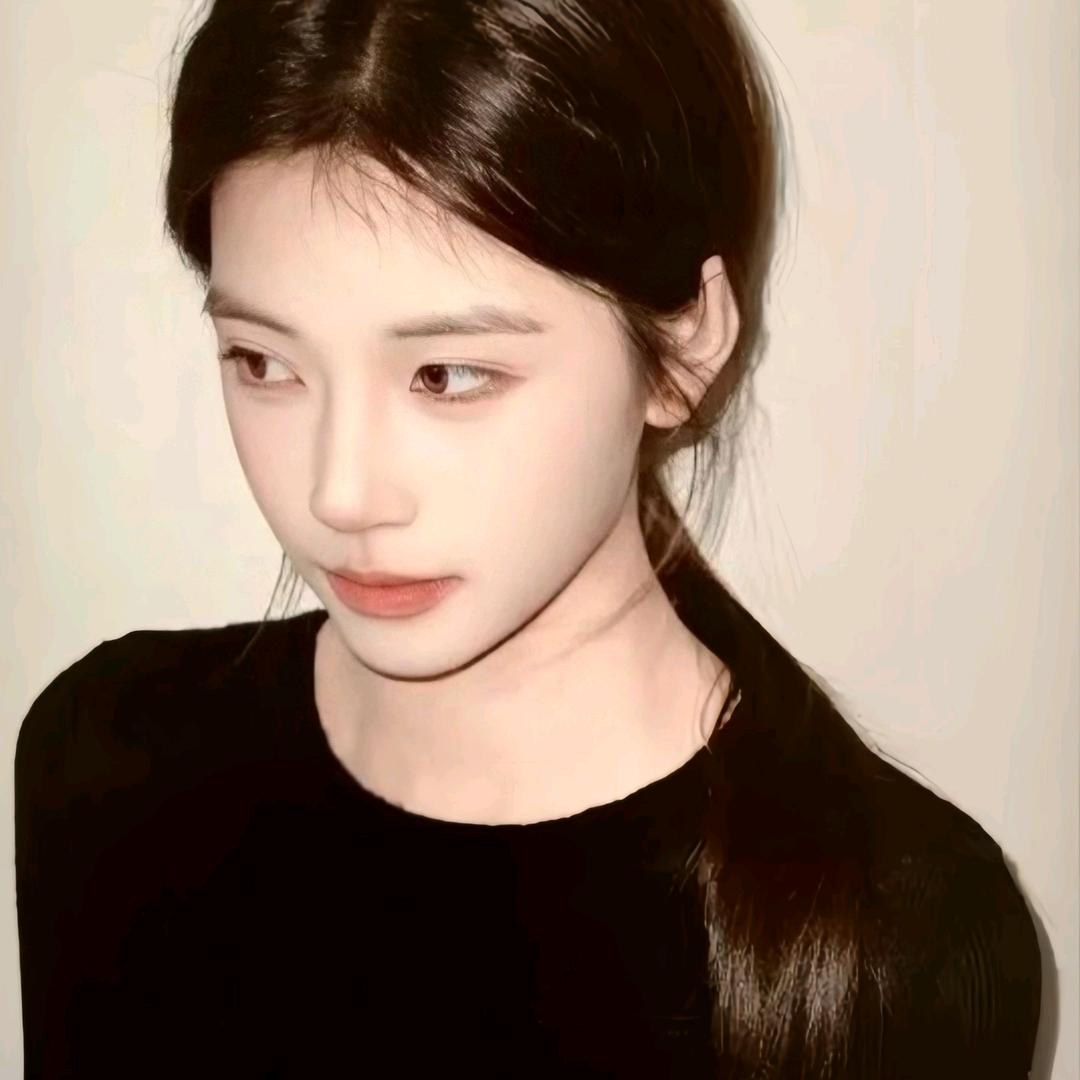 腼腆小美.